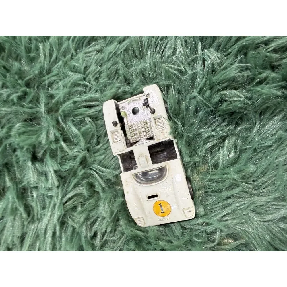 Vintage Hot Wheels Chaparral 2G Spatsfufu White Race Car Diecast Mattel Italy